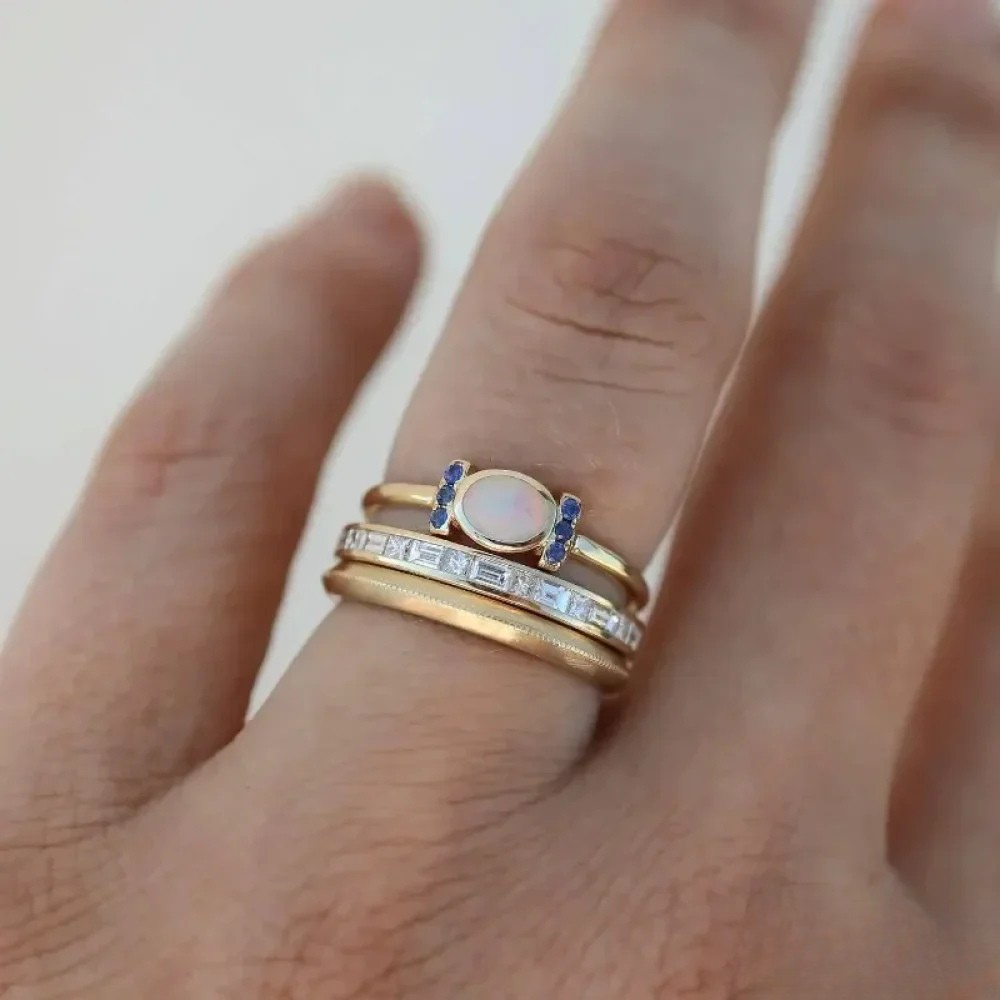 Sæt af vintage guldringe med opal.