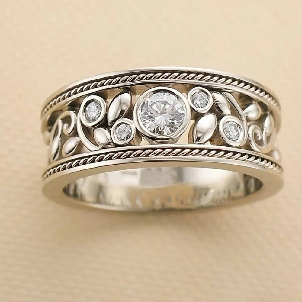 Antiker Silberring mit Zirkonia.