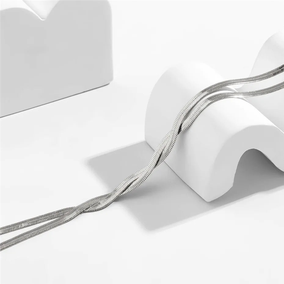Elegant lang halskæde med justerbart slangemønster-design
