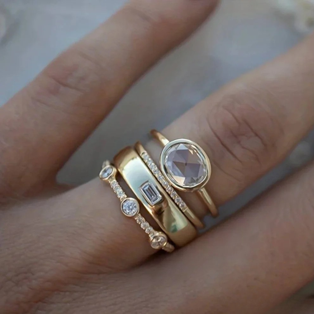 Klassisk guld- og zirkonia-ringkollektion